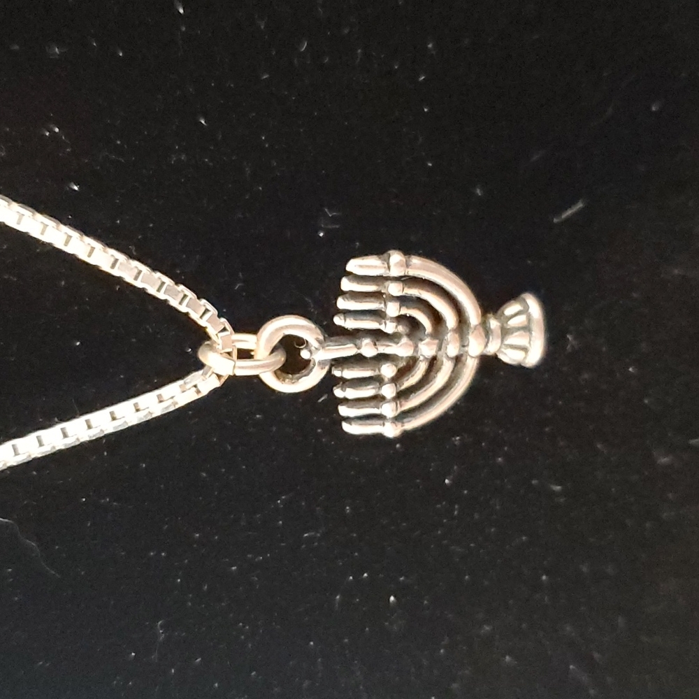 Stiring Sliver Box 18 inch chain with menorah on it.
